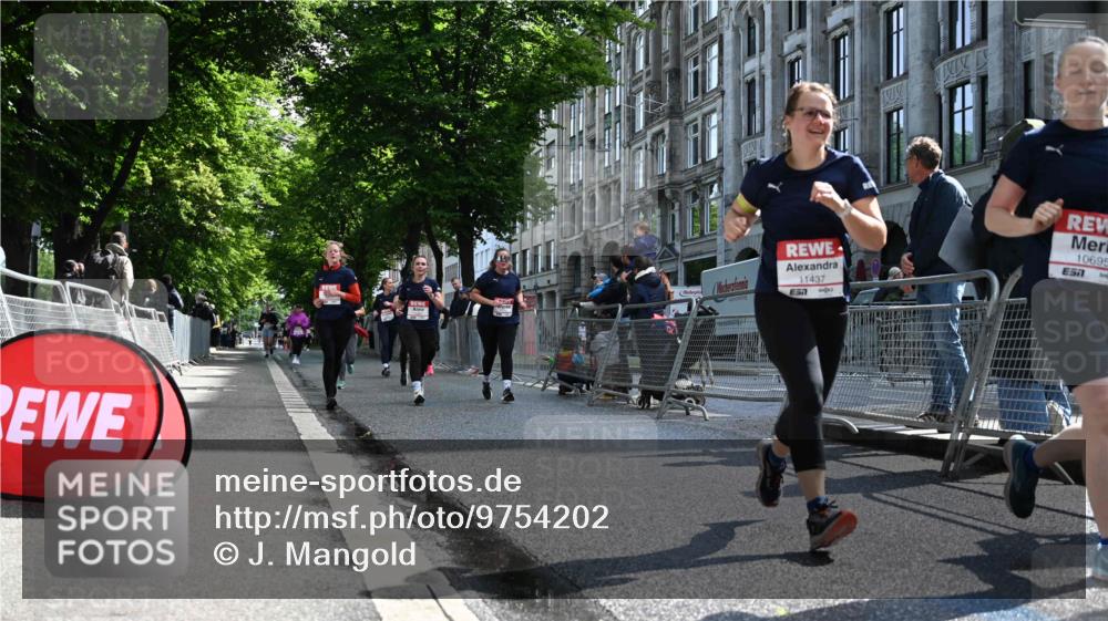14.06.2026 - REWE Women's Run J. Mangold http://msf.ph/oto/9754202 14.06.2026 10:12:49 Ziel 10283, 10297, 10362, 10502, 10537, 10571, 10695, 11113, 11143, 11166, 11340, 11348, 11437 meine-sportfotos.de
