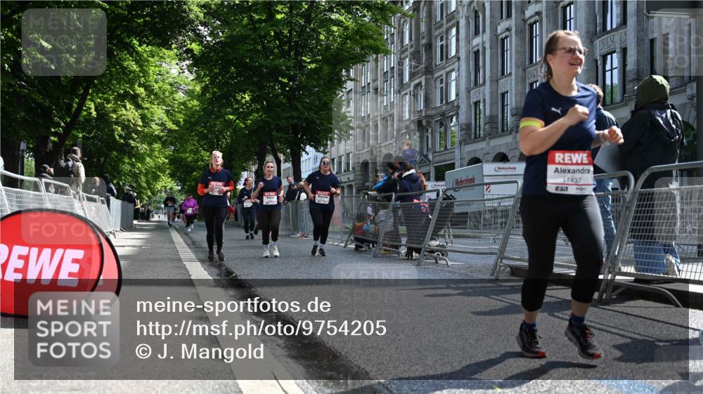 14.06.2026 - REWE Women's Run J. Mangold http://msf.ph/oto/9754205 14.06.2026 10:12:49 Ziel 10283, 10297, 10362, 10502, 10537, 10571, 10695, 11113, 11143, 11166, 11340, 11348, 11437 meine-sportfotos.de