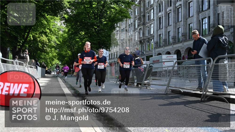 14.06.2026 - REWE Women's Run J. Mangold http://msf.ph/oto/9754208 14.06.2026 10:12:50 Ziel 10186, 10283, 10297, 10362, 10502, 10571, 10695, 11113, 11143, 11166, 11340, 11348, 11437 meine-sportfotos.de
