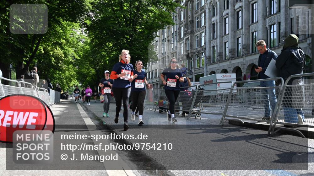 14.06.2026 - REWE Women's Run J. Mangold http://msf.ph/oto/9754210 14.06.2026 10:12:51 Ziel 10186, 10283, 10297, 10502, 10571, 10695, 11113, 11143, 11166, 11340, 11437 meine-sportfotos.de