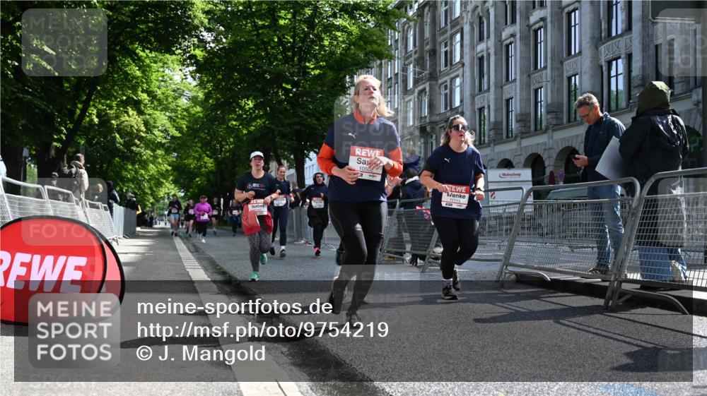 14.06.2026 - REWE Women's Run J. Mangold http://msf.ph/oto/9754219 14.06.2026 10:12:52 Ziel 10186, 10283, 10297, 10502, 10695, 11113, 11143, 11166, 11340, 11437 meine-sportfotos.de