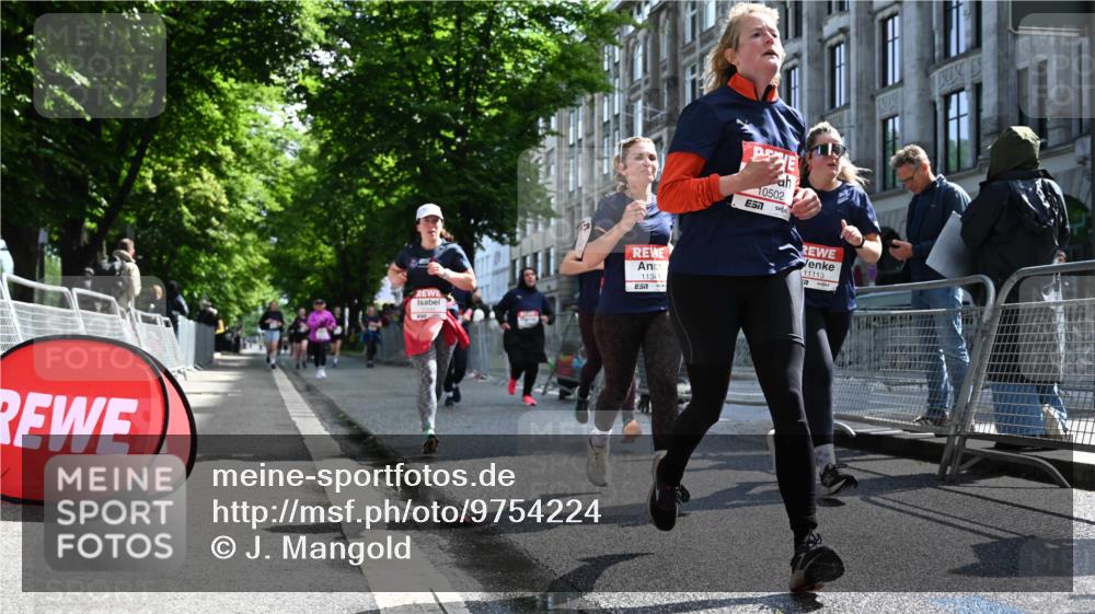 14.06.2026 - REWE Women's Run J. Mangold http://msf.ph/oto/9754224 14.06.2026 10:12:52 Ziel 10186, 10283, 10297, 10502, 10695, 11113, 11143, 11166, 11340, 11437 meine-sportfotos.de
