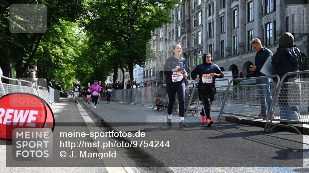 14.06.2026 - REWE Women's Run J. Mangold http://msf.ph/oto/9754244 14.06.2026 10:12:54 Ziel 10186, 10297, 10502, 11113, 11143, 11166, 11340 meine-sportfotos.de
