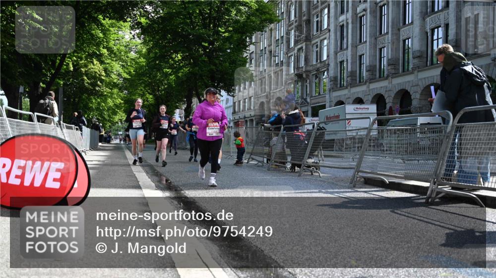 14.06.2026 - REWE Women's Run J. Mangold http://msf.ph/oto/9754249 14.06.2026 10:12:58 Ziel 10186, 10297, 10366, 10507, 10887, 10948, 11166, 11257, 11282, 11458 meine-sportfotos.de