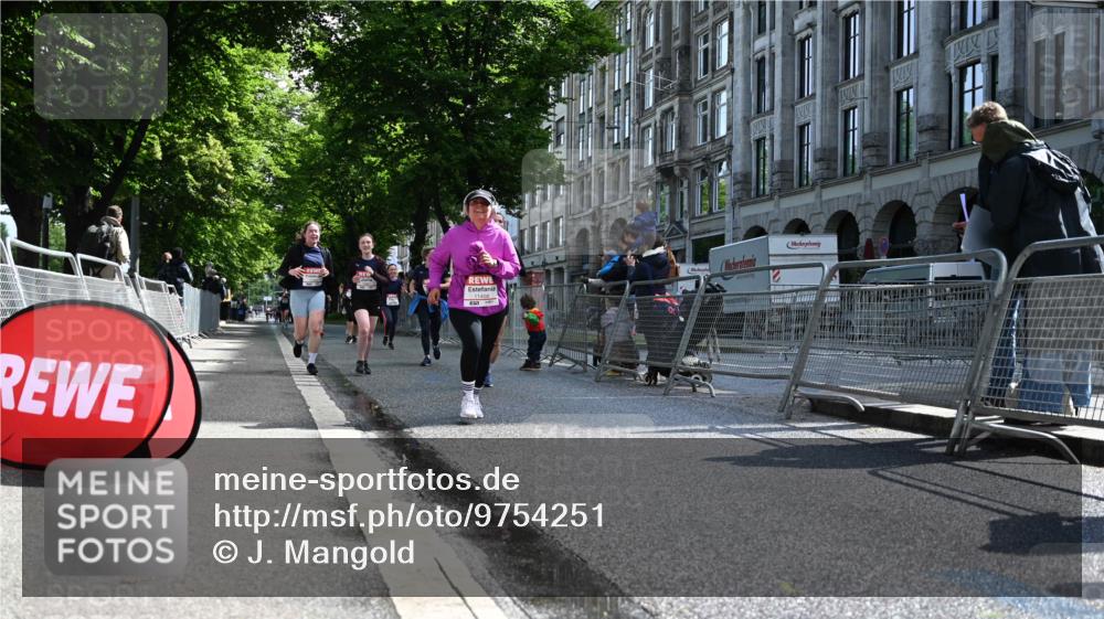14.06.2026 - REWE Women's Run J. Mangold http://msf.ph/oto/9754251 14.06.2026 10:12:59 Ziel 10186, 10297, 10366, 10507, 10887, 10948, 11257, 11282, 11458 meine-sportfotos.de