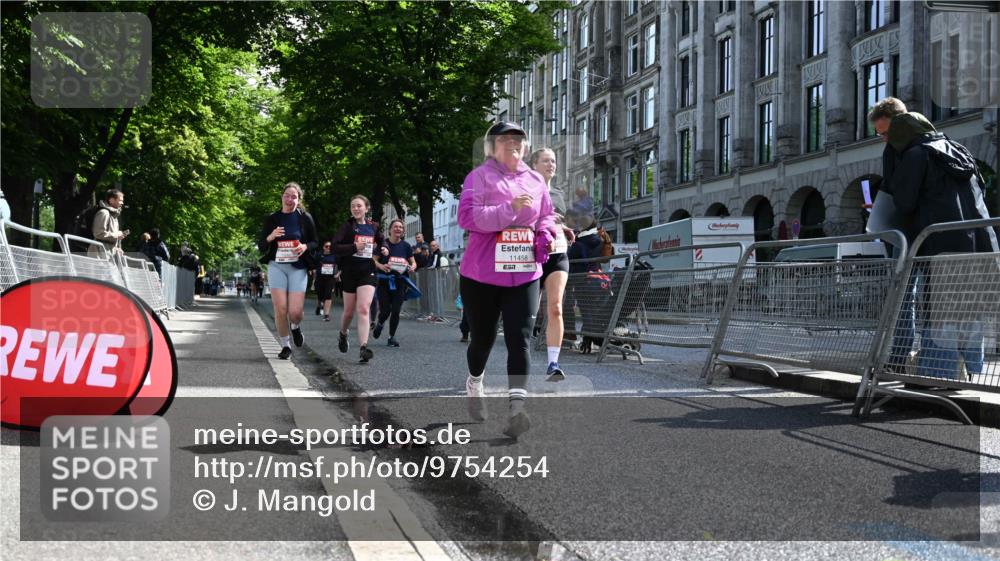 14.06.2026 - REWE Women's Run J. Mangold http://msf.ph/oto/9754254 14.06.2026 10:13:00 Ziel 10186, 10366, 10507, 10887, 10948, 11257, 11282, 11458 meine-sportfotos.de