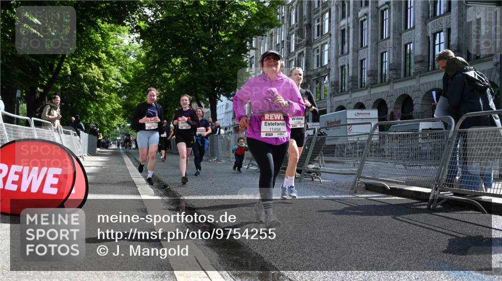 14.06.2026 - REWE Women's Run J. Mangold http://msf.ph/oto/9754255 14.06.2026 10:13:00 Ziel 10186, 10366, 10507, 10887, 10948, 11257, 11282, 11458 meine-sportfotos.de