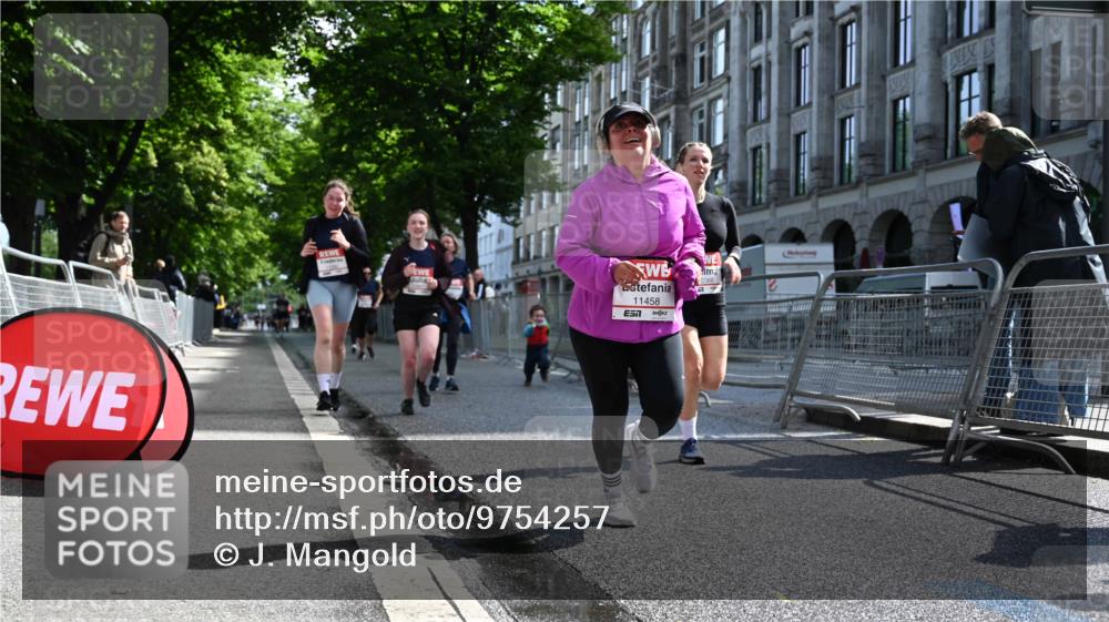 14.06.2026 - REWE Women's Run J. Mangold http://msf.ph/oto/9754257 14.06.2026 10:13:00 Ziel 10186, 10366, 10507, 10887, 10948, 11257, 11282, 11458 meine-sportfotos.de