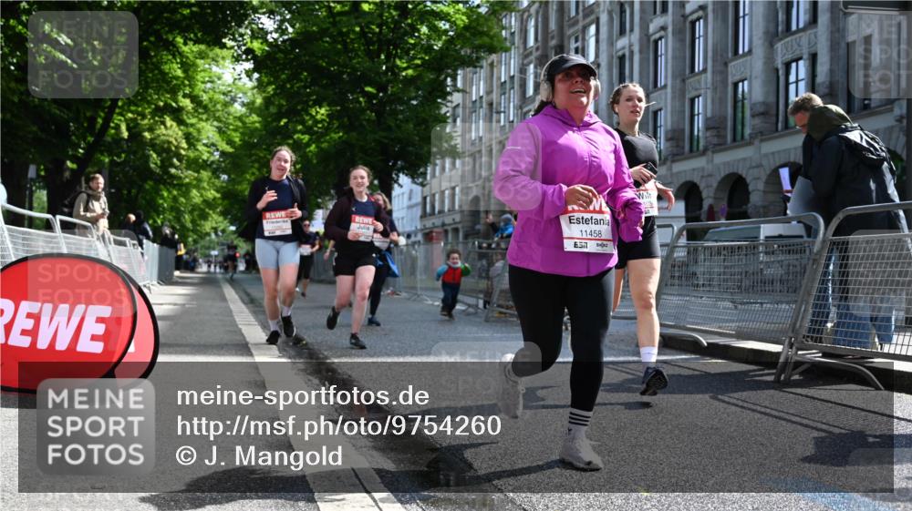 14.06.2026 - REWE Women's Run J. Mangold http://msf.ph/oto/9754260 14.06.2026 10:13:01 Ziel 10366, 10507, 10887, 10948, 11257, 11282, 11362, 11458 meine-sportfotos.de