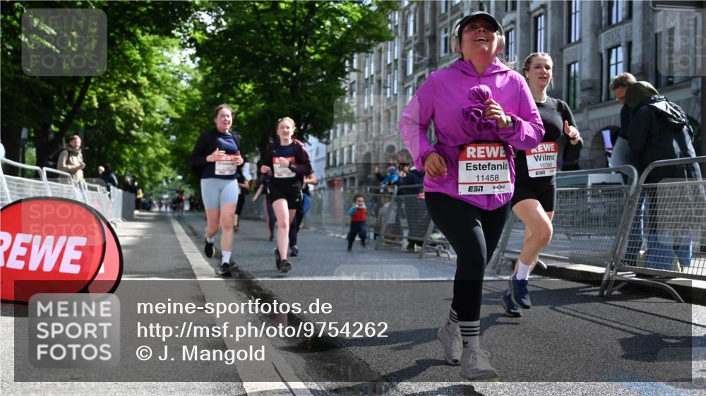 14.06.2026 - REWE Women's Run J. Mangold http://msf.ph/oto/9754262 14.06.2026 10:13:01 Ziel 10366, 10507, 10887, 10948, 11257, 11282, 11362, 11458 meine-sportfotos.de