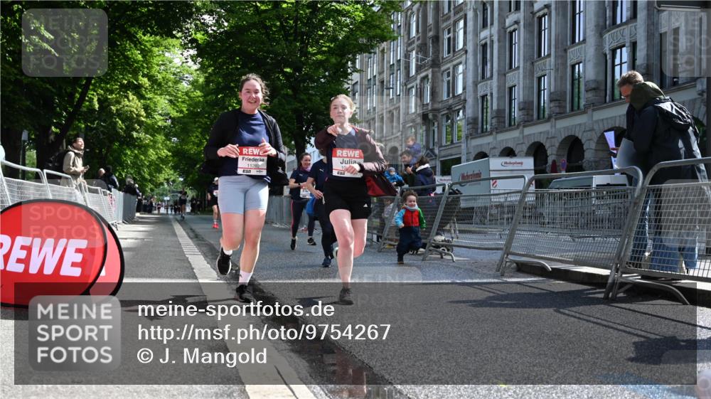 14.06.2026 - REWE Women's Run J. Mangold http://msf.ph/oto/9754267 14.06.2026 10:13:02 Ziel 10366, 10507, 10887, 10948, 11257, 11282, 11362, 11458 meine-sportfotos.de