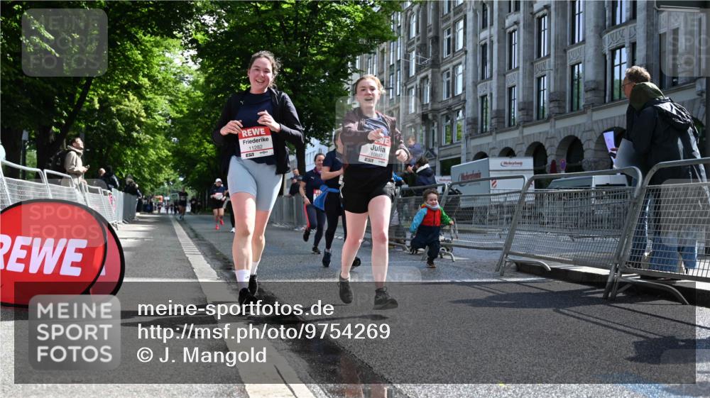 14.06.2026 - REWE Women's Run J. Mangold http://msf.ph/oto/9754269 14.06.2026 10:13:02 Ziel 10366, 10507, 10887, 10948, 11257, 11282, 11362, 11458 meine-sportfotos.de