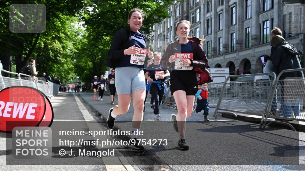 14.06.2026 - REWE Women's Run J. Mangold http://msf.ph/oto/9754273 14.06.2026 10:13:02 Ziel 10366, 10507, 10887, 10948, 11257, 11282, 11362, 11458 meine-sportfotos.de