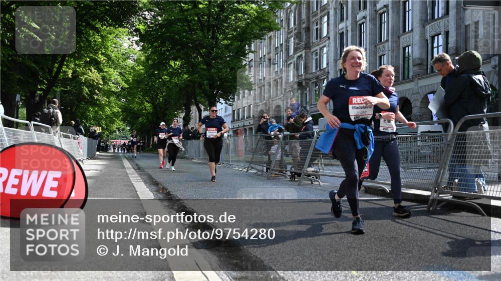 14.06.2026 - REWE Women's Run J. Mangold http://msf.ph/oto/9754280 14.06.2026 10:13:04 Ziel 10366, 10507, 10688, 10887, 10909, 10948, 11257, 11282, 11362, 11458 meine-sportfotos.de