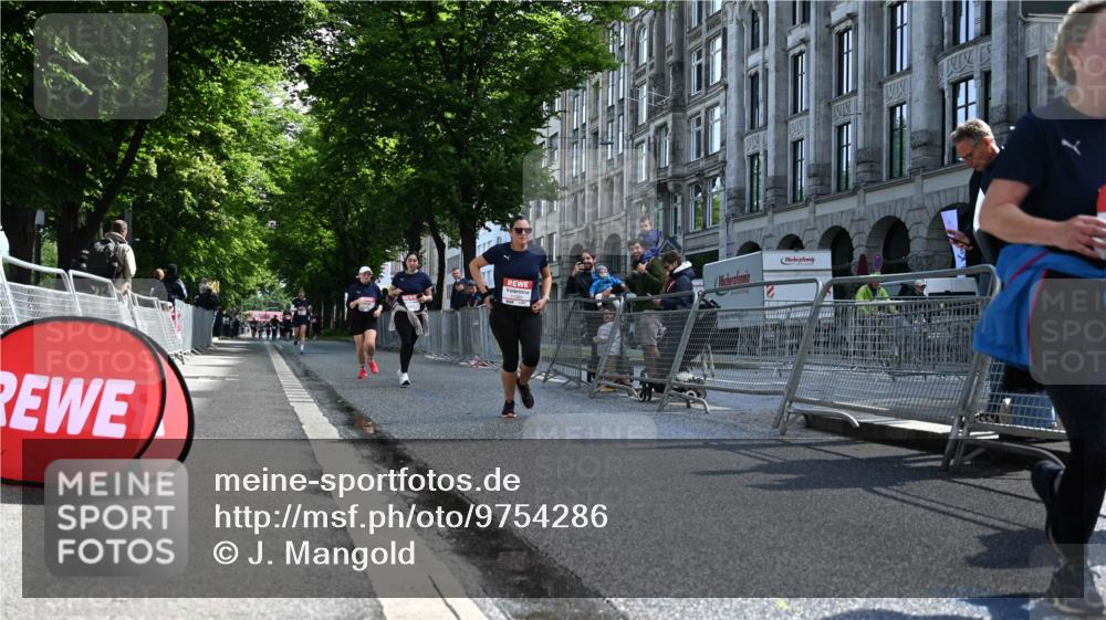 14.06.2026 - REWE Women's Run J. Mangold http://msf.ph/oto/9754286 14.06.2026 10:13:05 Ziel 10366, 10507, 10688, 10887, 10909, 10948, 11257, 11282, 11362, 11458 meine-sportfotos.de