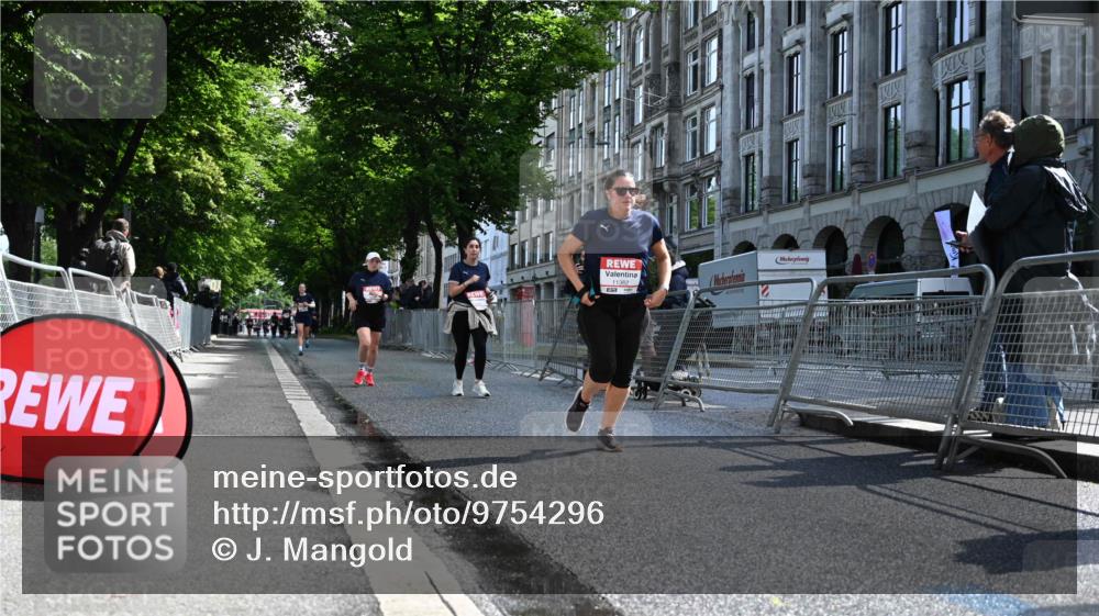 14.06.2026 - REWE Women's Run J. Mangold http://msf.ph/oto/9754296 14.06.2026 10:13:06 Ziel 10688, 10887, 10909, 10948, 11257, 11282, 11362 meine-sportfotos.de