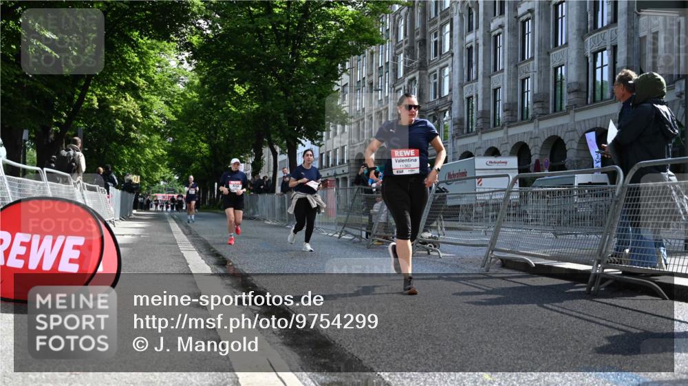 14.06.2026 - REWE Women's Run J. Mangold http://msf.ph/oto/9754299 14.06.2026 10:13:06 Ziel 10688, 10887, 10909, 10948, 11257, 11282, 11362 meine-sportfotos.de