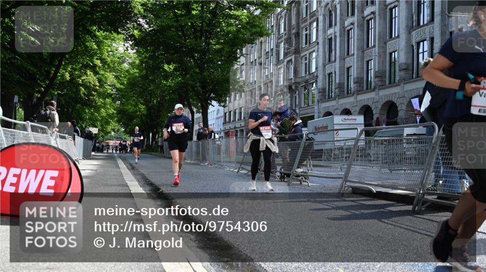 14.06.2026 - REWE Women's Run J. Mangold http://msf.ph/oto/9754306 14.06.2026 10:13:07 Ziel 10688, 10887, 10909, 10948, 11257, 11362, 11457 meine-sportfotos.de