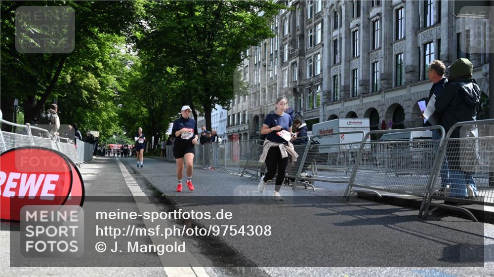 14.06.2026 - REWE Women's Run J. Mangold http://msf.ph/oto/9754308 14.06.2026 10:13:07 Ziel 10688, 10887, 10909, 10948, 11257, 11362, 11457 meine-sportfotos.de