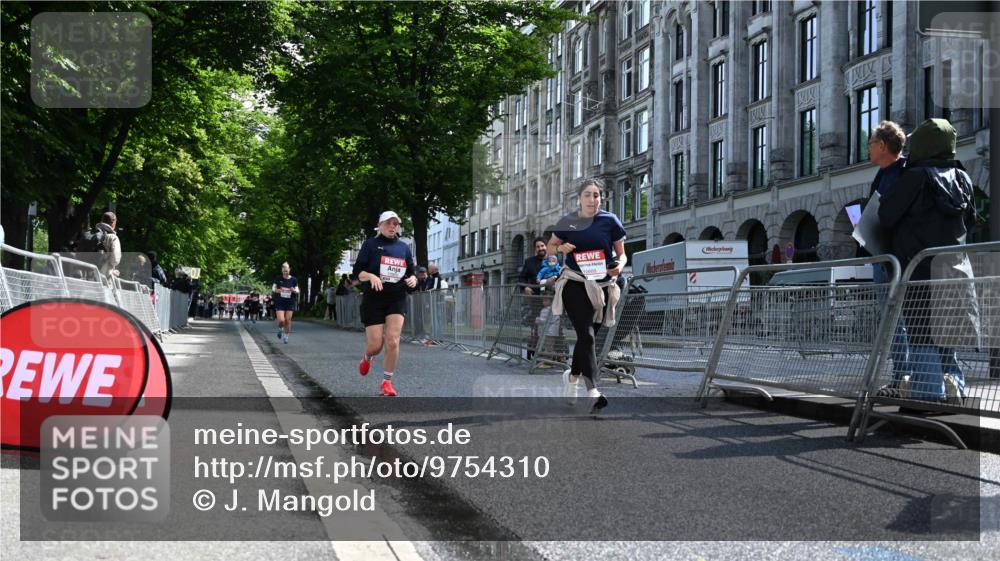 14.06.2026 - REWE Women's Run J. Mangold http://msf.ph/oto/9754310 14.06.2026 10:13:07 Ziel 10688, 10887, 10909, 10948, 11257, 11362, 11457 meine-sportfotos.de