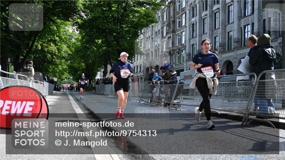 14.06.2026 - REWE Women's Run J. Mangold http://msf.ph/oto/9754313 14.06.2026 10:13:08 Ziel 10688, 10909, 10948, 11257, 11362, 11457 meine-sportfotos.de