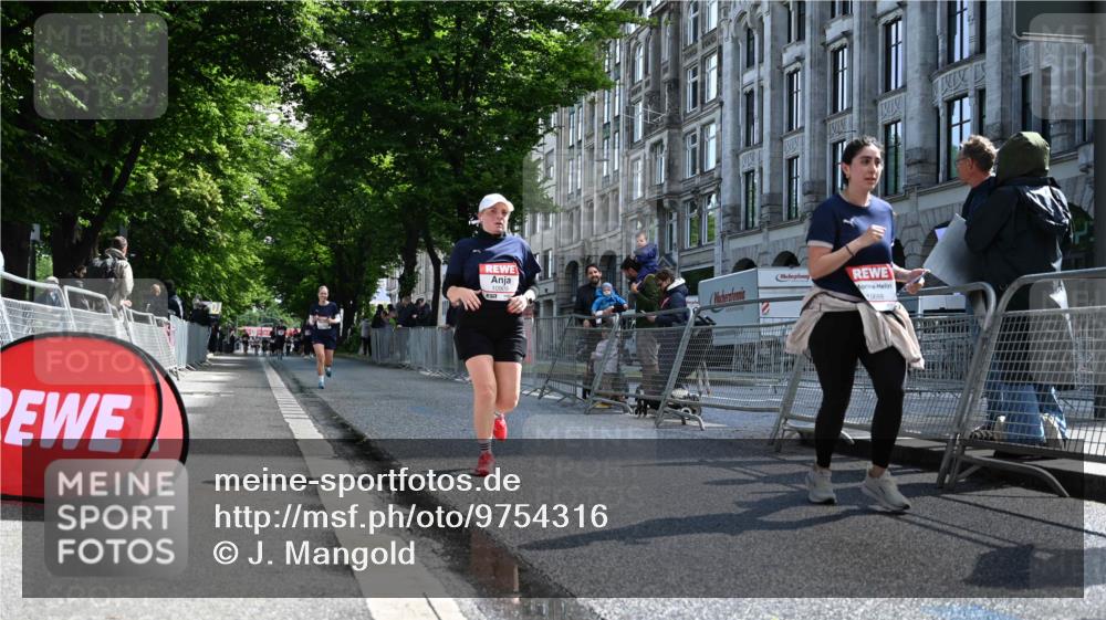 14.06.2026 - REWE Women's Run J. Mangold http://msf.ph/oto/9754316 14.06.2026 10:13:08 Ziel 10688, 10909, 10948, 11257, 11362, 11457 meine-sportfotos.de