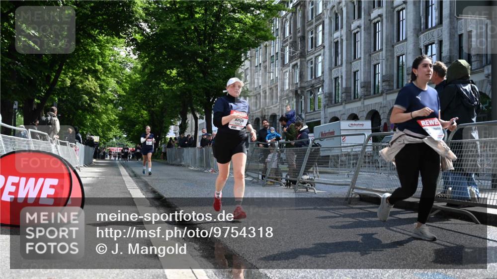 14.06.2026 - REWE Women's Run J. Mangold http://msf.ph/oto/9754318 14.06.2026 10:13:09 Ziel 10688, 10909, 11362, 11457 meine-sportfotos.de