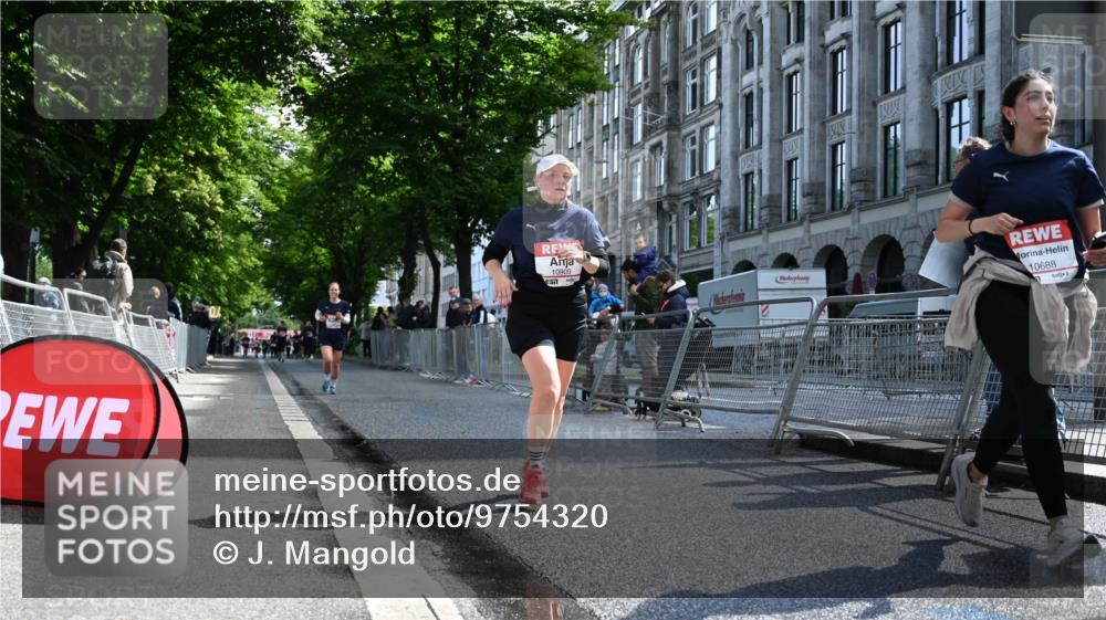 14.06.2026 - REWE Women's Run J. Mangold http://msf.ph/oto/9754320 14.06.2026 10:13:09 Ziel 10688, 10909, 11362, 11457 meine-sportfotos.de