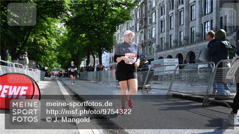 14.06.2026 - REWE Women's Run J. Mangold http://msf.ph/oto/9754322 14.06.2026 10:13:09 Ziel 10688, 10909, 11362, 11457 meine-sportfotos.de