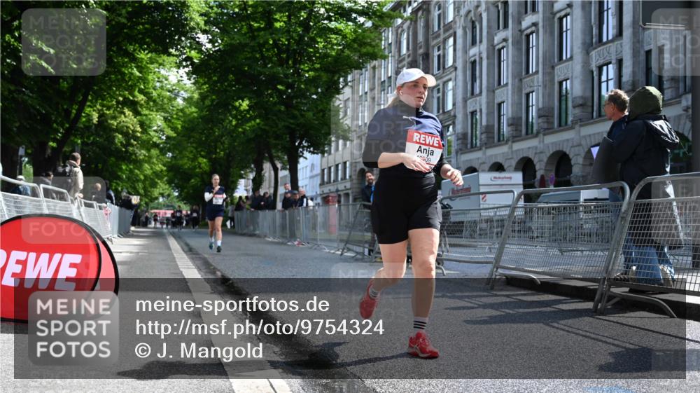 14.06.2026 - REWE Women's Run J. Mangold http://msf.ph/oto/9754324 14.06.2026 10:13:09 Ziel 10688, 10909, 11362, 11457 meine-sportfotos.de