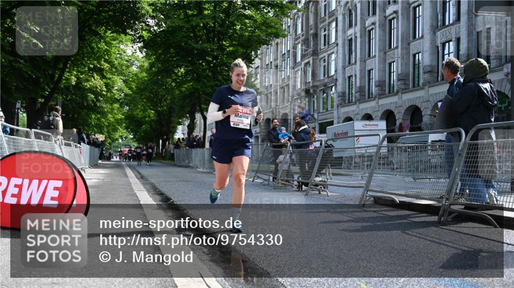 14.06.2026 - REWE Women's Run J. Mangold http://msf.ph/oto/9754330 14.06.2026 10:13:13 Ziel 10688, 10909, 11457 meine-sportfotos.de