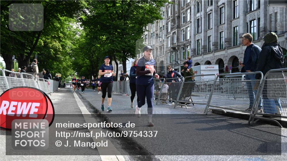 14.06.2026 - REWE Women's Run J. Mangold http://msf.ph/oto/9754337 14.06.2026 10:13:27 Ziel 10625, 10668, 11149 meine-sportfotos.de
