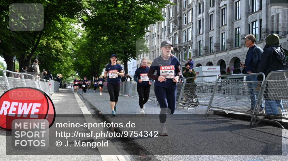 14.06.2026 - REWE Women's Run J. Mangold http://msf.ph/oto/9754342 14.06.2026 10:13:27 Ziel 10625, 10668, 11149 meine-sportfotos.de