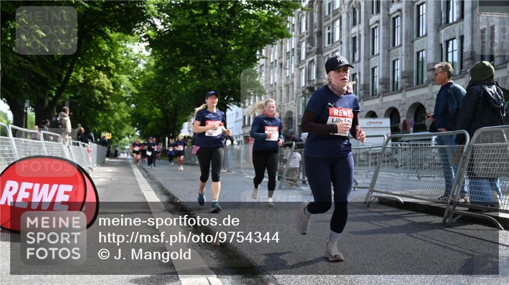 14.06.2026 - REWE Women's Run J. Mangold http://msf.ph/oto/9754344 14.06.2026 10:13:28 Ziel 10625, 10668, 11149 meine-sportfotos.de