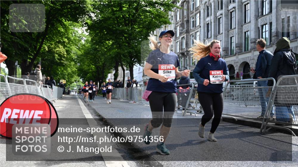 14.06.2026 - REWE Women's Run J. Mangold http://msf.ph/oto/9754356 14.06.2026 10:13:29 Ziel 10625, 10668, 11149 meine-sportfotos.de