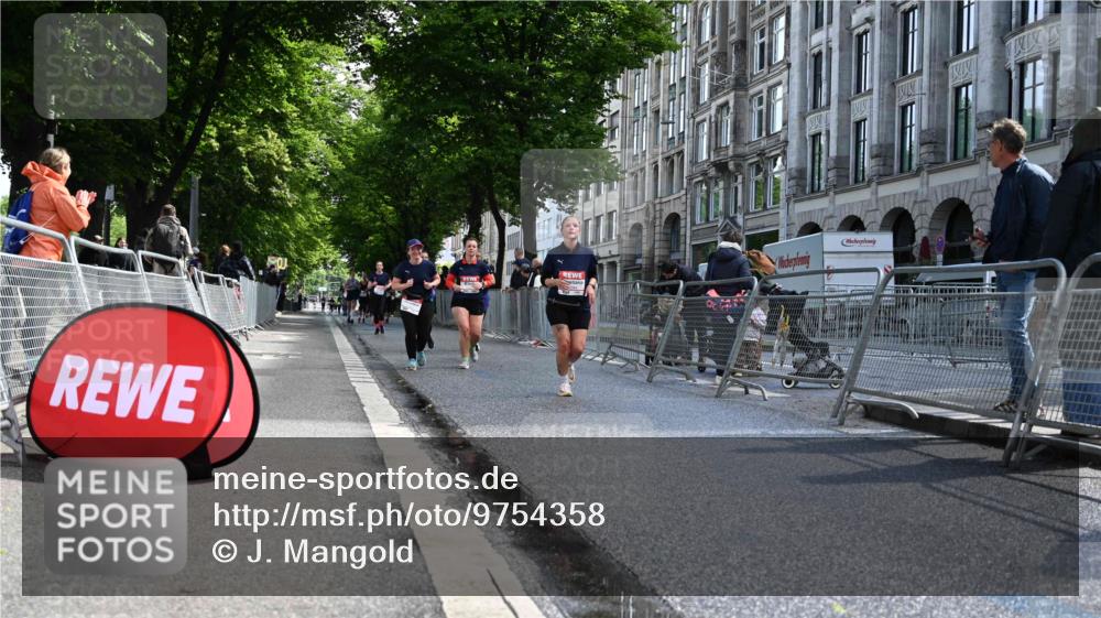 14.06.2026 - REWE Women's Run J. Mangold http://msf.ph/oto/9754358 14.06.2026 10:13:34 Ziel 10384, 10555, 11149, 11251 meine-sportfotos.de