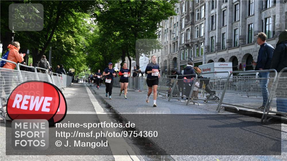 14.06.2026 - REWE Women's Run J. Mangold http://msf.ph/oto/9754360 14.06.2026 10:13:34 Ziel 10384, 10555, 11149, 11251 meine-sportfotos.de