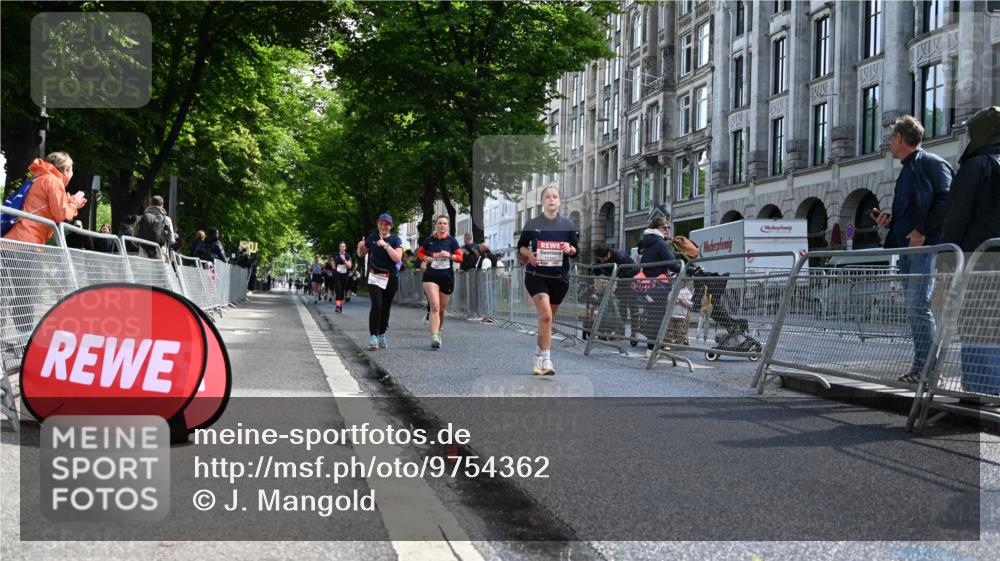 14.06.2026 - REWE Women's Run J. Mangold http://msf.ph/oto/9754362 14.06.2026 10:13:34 Ziel 10384, 10555, 11149, 11251 meine-sportfotos.de