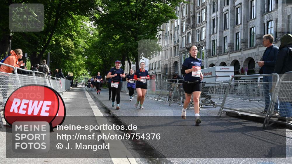 14.06.2026 - REWE Women's Run J. Mangold http://msf.ph/oto/9754376 14.06.2026 10:13:35 Ziel 10384, 10555, 10596, 11251, 11445 meine-sportfotos.de