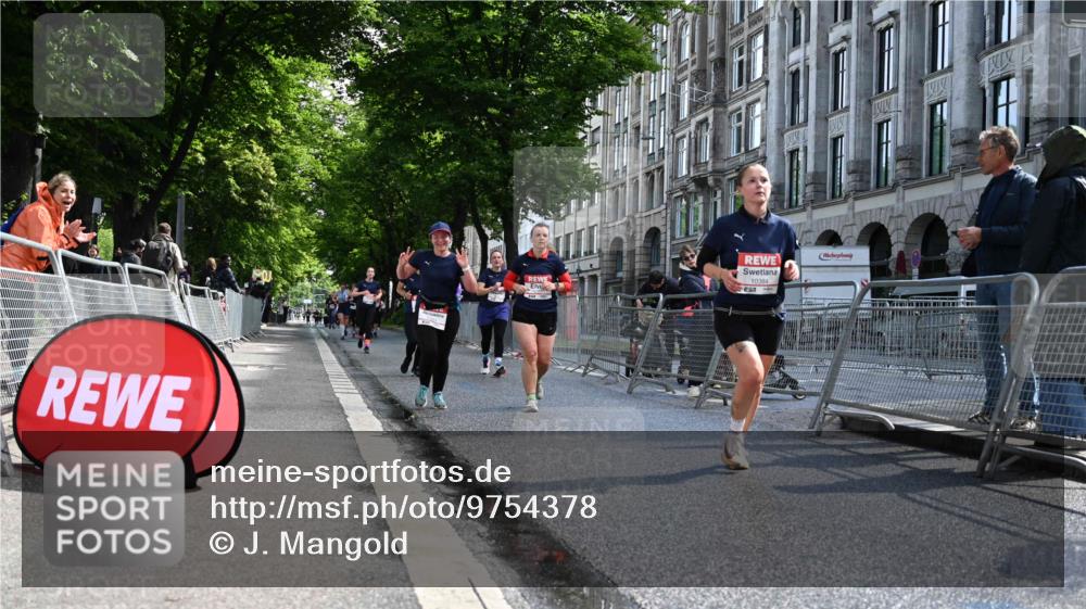 14.06.2026 - REWE Women's Run J. Mangold http://msf.ph/oto/9754378 14.06.2026 10:13:36 Ziel 10384, 10555, 10596, 11251, 11445 meine-sportfotos.de
