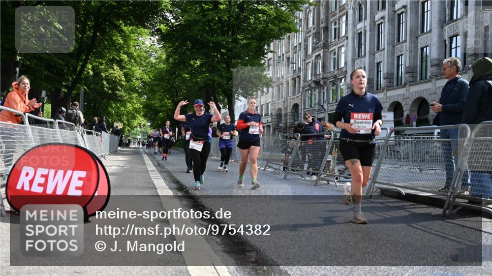 14.06.2026 - REWE Women's Run J. Mangold http://msf.ph/oto/9754382 14.06.2026 10:13:36 Ziel 10384, 10555, 10596, 11251, 11445 meine-sportfotos.de