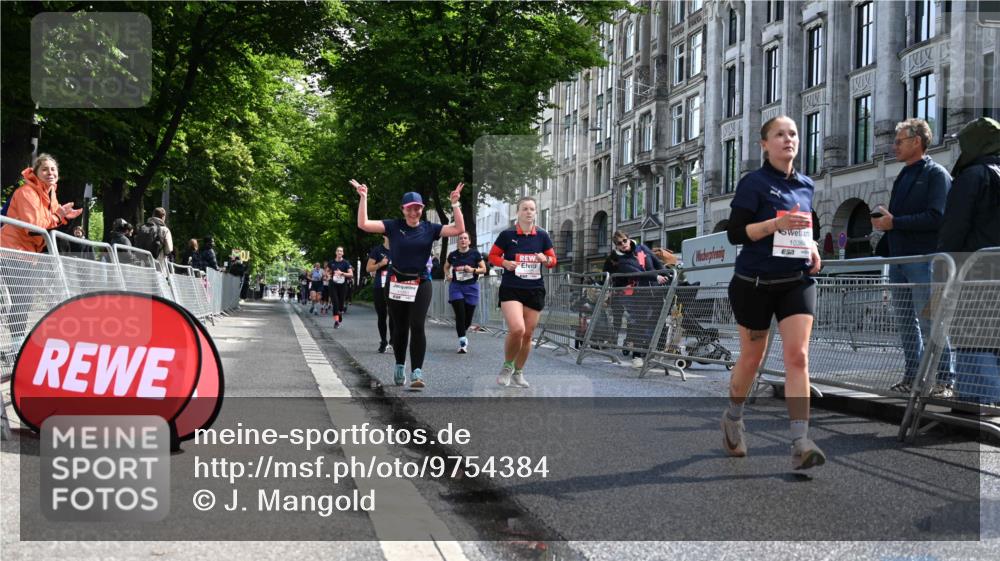 14.06.2026 - REWE Women's Run J. Mangold http://msf.ph/oto/9754384 14.06.2026 10:13:36 Ziel 10384, 10555, 10596, 11251, 11445 meine-sportfotos.de