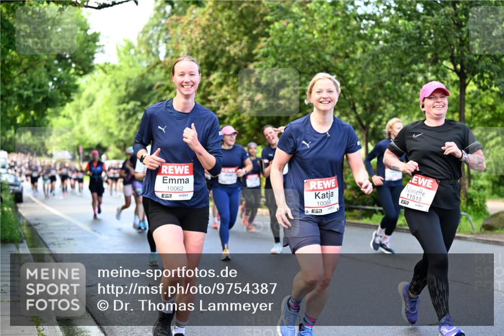 14.06.2026 - REWE Women's Run Dr. Thomas Lammeyer http://msf.ph/oto/9754387 14.06.2026 09:17:37 Laufen 10062, 7, 10066, 7, 11515, 7 meine-sportfotos.de