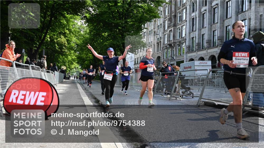 14.06.2026 - REWE Women's Run J. Mangold http://msf.ph/oto/9754388 14.06.2026 10:13:37 Ziel 10384, 10555, 10596, 11251, 11445 meine-sportfotos.de