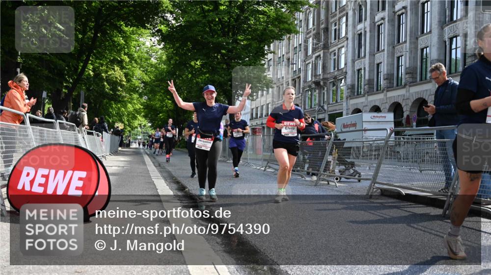 14.06.2026 - REWE Women's Run J. Mangold http://msf.ph/oto/9754390 14.06.2026 10:13:37 Ziel 10384, 10555, 10596, 11251, 11445 meine-sportfotos.de