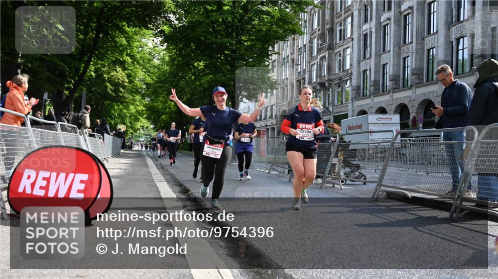 14.06.2026 - REWE Women's Run J. Mangold http://msf.ph/oto/9754396 14.06.2026 10:13:37 Ziel 10384, 10555, 10596, 11251, 11445 meine-sportfotos.de