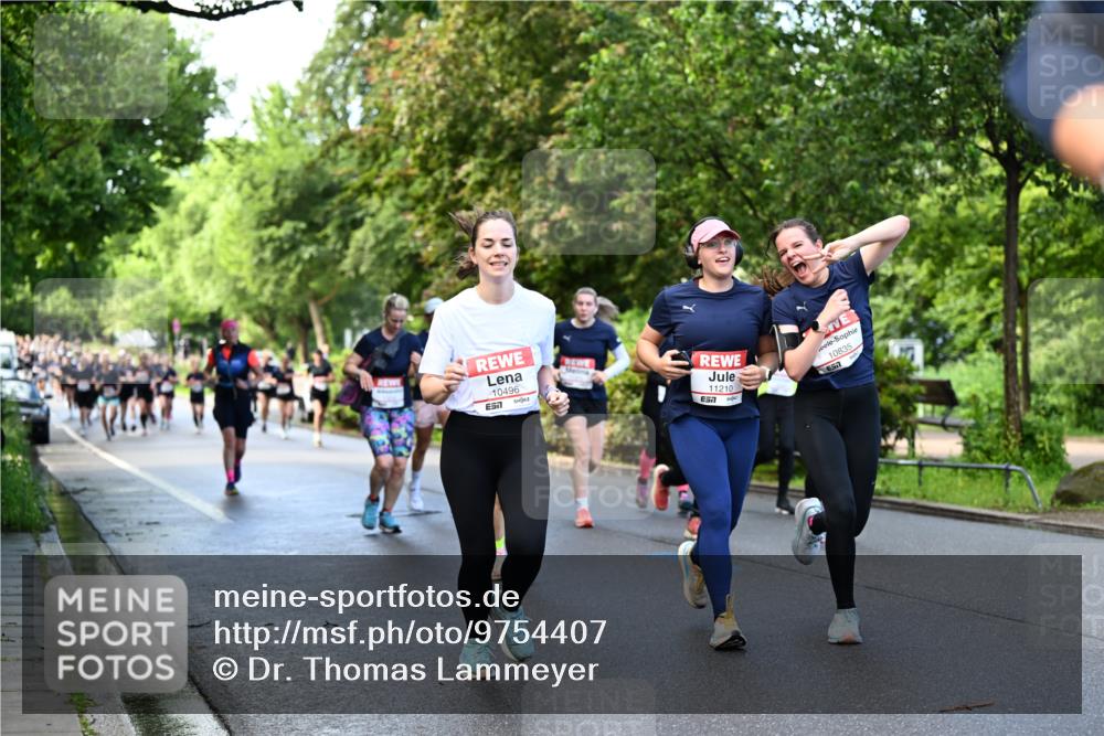 14.06.2026 - REWE Women's Run Dr. Thomas Lammeyer http://msf.ph/oto/9754407 14.06.2026 09:17:39 Laufen 10496, 7, 11210, 57, 10835 meine-sportfotos.de