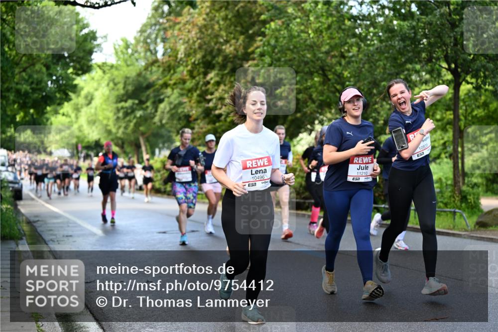 14.06.2026 - REWE Women's Run Dr. Thomas Lammeyer http://msf.ph/oto/9754412 14.06.2026 09:17:39 Laufen 10496, 11210, 57, 10835 meine-sportfotos.de