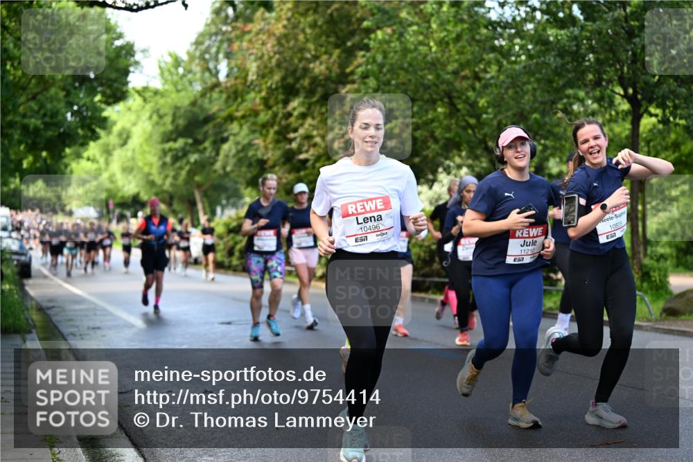 14.06.2026 - REWE Women's Run Dr. Thomas Lammeyer http://msf.ph/oto/9754414 14.06.2026 09:17:39 Laufen 10496, 7, 11210, 7, 10835, 7 meine-sportfotos.de