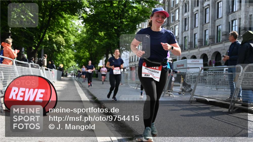 14.06.2026 - REWE Women's Run J. Mangold http://msf.ph/oto/9754415 14.06.2026 10:13:39 Ziel 10241, 10384, 10555, 10596, 11251, 11445 meine-sportfotos.de